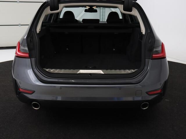 BMW 3-SERIE 330e eDrive Edition | Leder | Sportstoelen | Adaptive cruise | Stoelverwarming | Carplay | Live Cockpit | Navigatie | Parkeerhulp | Full LED
