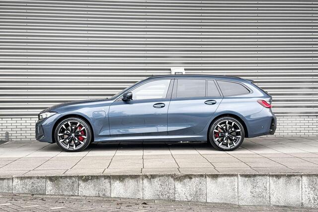 BMW 3-SERIE Touring 330e M Sportpakket Pro / Innovation Pack / Comfort Pack / Panoramadak / Trekhaak