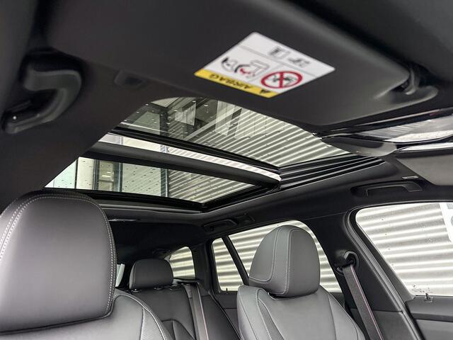 BMW 3-SERIE Touring 330e M Sportpakket Pro / Innovation Pack / Comfort Pack / Panoramadak / Trekhaak