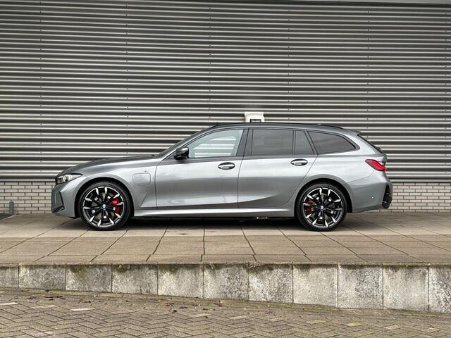 BMW 3-SERIE Touring 330e M Sportpakket Pro / Innovation Pack / Comfort Pack / Panoramadak / Trekhaak