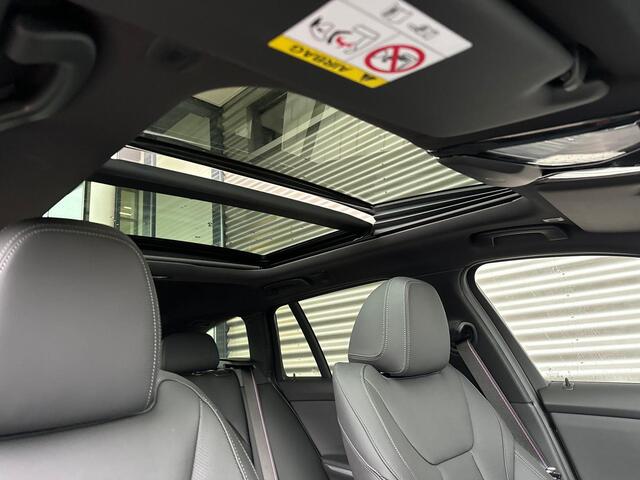 BMW 3-SERIE Touring 330e M Sportpakket Pro / Innovation Pack / Comfort Pack / Panoramadak / Trekhaak