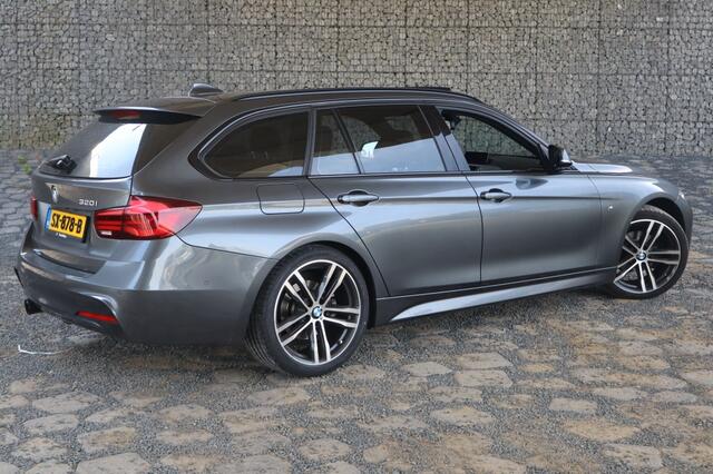 BMW 3-SERIE 320i M Sport | Geen import | Trekhaak | Pano Dak | Camera | Deal