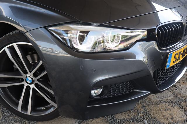 BMW 3-SERIE 320i M Sport | Geen import | Trekhaak | Pano Dak | Camera | Deal
