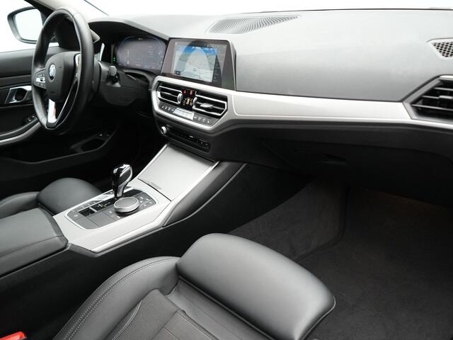 BMW 3-SERIE Touring 320e Sportline Plug In Hybrid 204pk Dealer O.H PHEV | Sportstoelen Verwarmd | Camera | Apple Carplay | Navi Full Map | DAB | El. Achterklep |