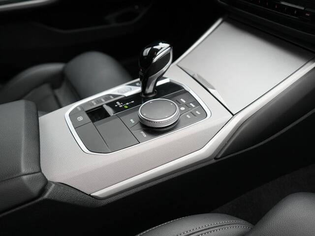 BMW 3-SERIE Touring 320e Sportline Plug In Hybrid 204pk Dealer O.H PHEV | Sportstoelen Verwarmd | Camera | Apple Carplay | Navi Full Map | DAB | El. Achterklep |