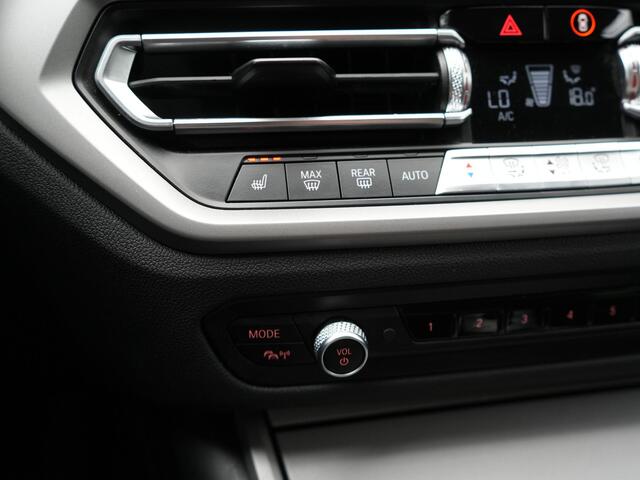 BMW 3-SERIE Touring 320e Sportline Plug In Hybrid 204pk Dealer O.H PHEV | Sportstoelen Verwarmd | Camera | Apple Carplay | Navi Full Map | DAB | El. Achterklep |