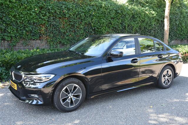 BMW 3-SERIE 318i Business Edition | AUTOMAAT | CARPLAY