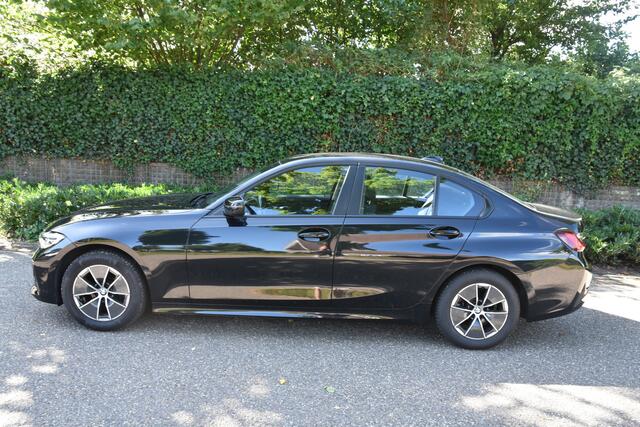BMW 3-SERIE 318i Business Edition | AUTOMAAT | CARPLAY