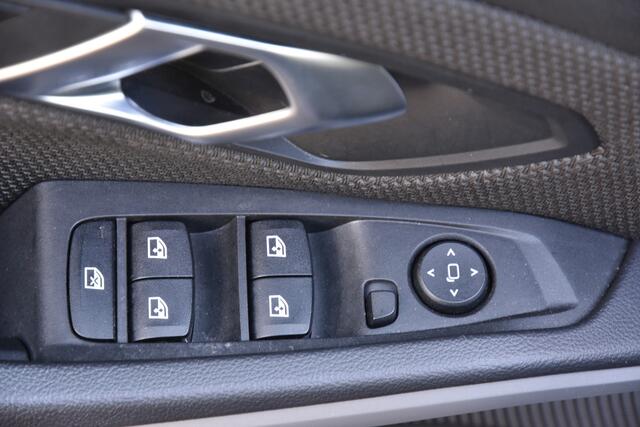 BMW 3-SERIE 318i Business Edition | AUTOMAAT | CARPLAY