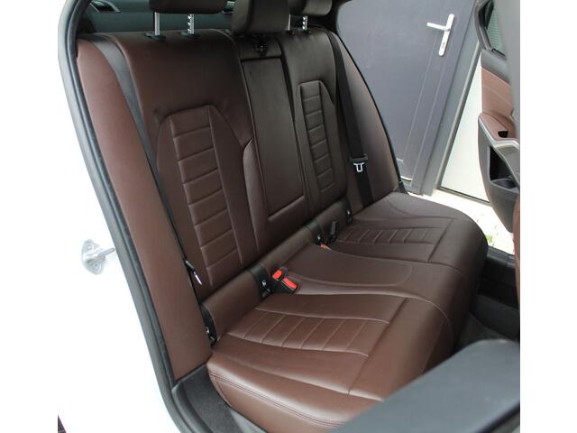 BMW 3-SERIE 330i 259Pk M-Sport | NL-auto | Bruinleder | Panoramadak | Parelmoerlak