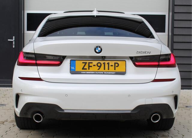 BMW 3-SERIE 330i 259Pk M-Sport | NL-auto | Bruinleder | Panoramadak | Parelmoerlak