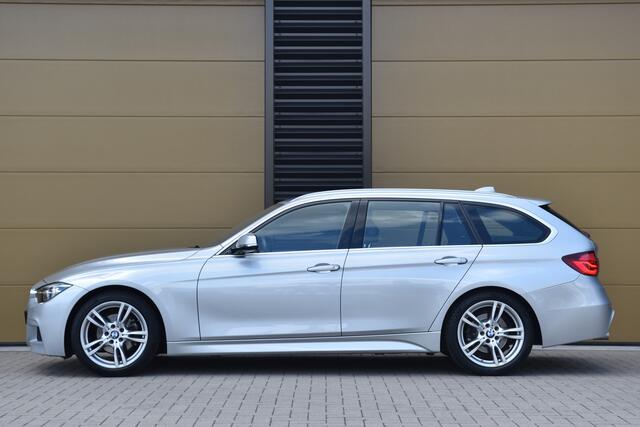 BMW 3-SERIE Touring 318i * M Sportpakket * Trekhaak * Navigatie Professional * Leder * LED *