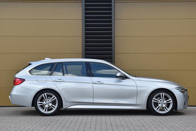 BMW 3-SERIE Touring 318i * M Sportpakket * Trekhaak * Navigatie Professional * Leder * LED *