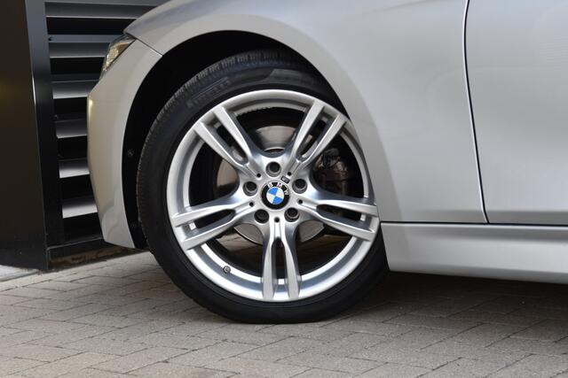 BMW 3-SERIE Touring 318i * M Sportpakket * Trekhaak * Navigatie Professional * Leder * LED *