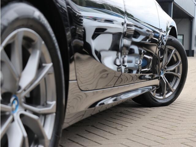 BMW 3-SERIE 330e High Executive I Trekhaak I Keyless I Leder I Head-up