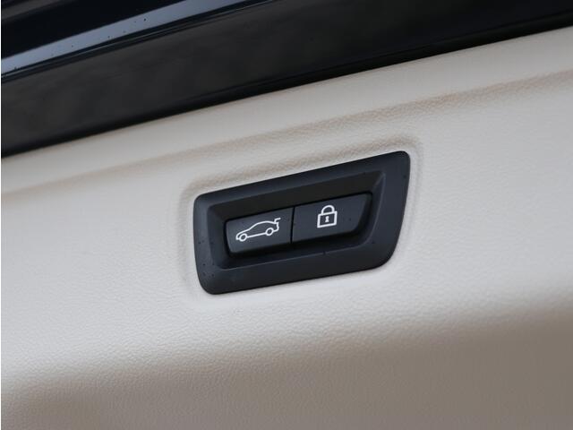 BMW 3-SERIE 330e High Executive I Trekhaak I Keyless I Leder I Head-up