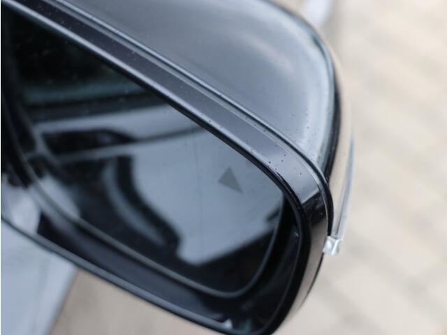 BMW 3-SERIE 330e High Executive I Trekhaak I Keyless I Leder I Head-up