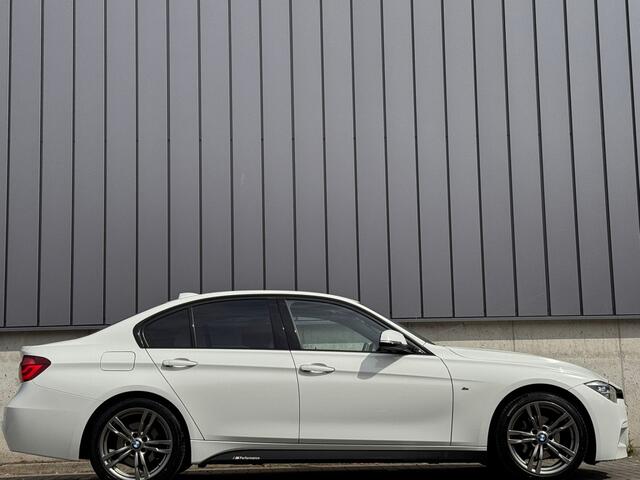 BMW 3-SERIE 318i 136PK Automaat M-Sport Shadow *FACELIFT* Virtual Cockpit Apple-Carplay