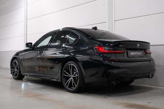 BMW 3-SERIE 330e xDrive M-Sport | Schuifdak | Harman Kardon | Adapt. Onderstel