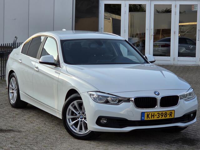 BMW 3-SERIE 330e Centennial Executive XENON LED|AUTOMAAT|NAVIGATIE|LEDER|PDC VOOR & ACHETER|GETINT GLAS|STOELVERWARMING Maandag tot Vrijdag van 09.00 tot 20.00 uur en Zaterdag van 09.00 tot 18.00 uur