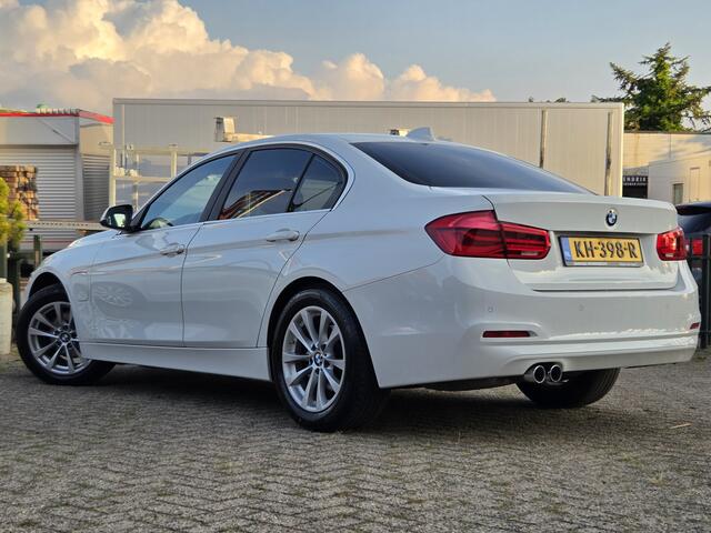BMW 3-SERIE 330e Centennial Executive XENON LED|AUTOMAAT|NAVIGATIE|LEDER|PDC VOOR & ACHETER|GETINT GLAS|STOELVERWARMING Maandag tot Vrijdag van 09.00 tot 20.00 uur en Zaterdag van 09.00 tot 18.00 uur