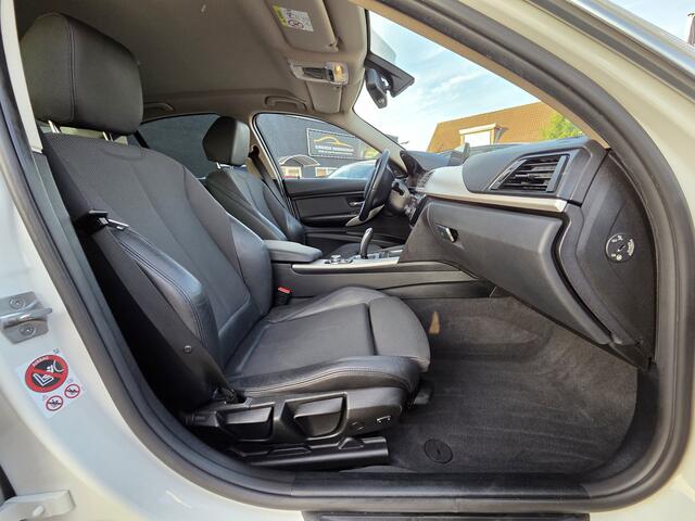 BMW 3-SERIE 330e Centennial Executive XENON LED|AUTOMAAT|NAVIGATIE|LEDER|PDC VOOR & ACHETER|GETINT GLAS|STOELVERWARMING Maandag tot Vrijdag van 09.00 tot 20.00 uur en Zaterdag van 09.00 tot 18.00 uur