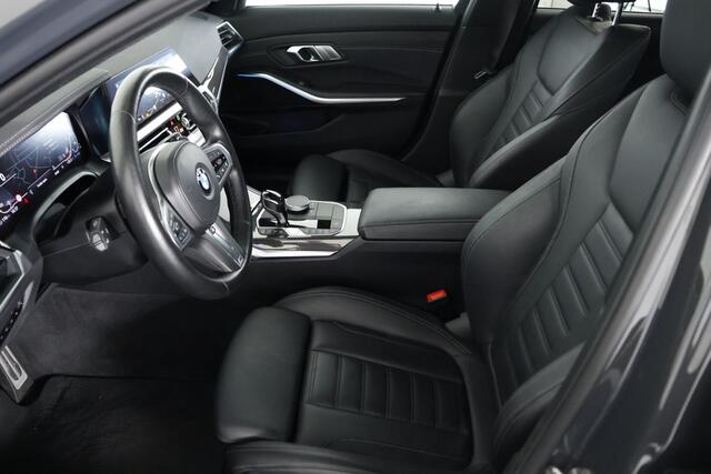 BMW 3-SERIE Touring 330e xDrive M-Sport / Opendak / HUD / Carbon / LaserLED / Trekhaak