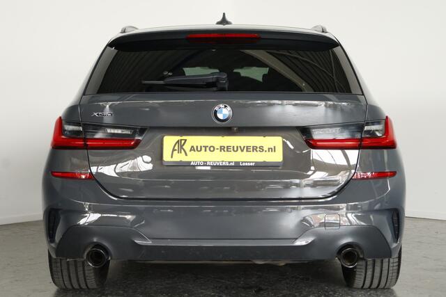 BMW 3-SERIE Touring 330e xDrive M-Sport / Opendak / HUD / Carbon / LaserLED / Trekhaak