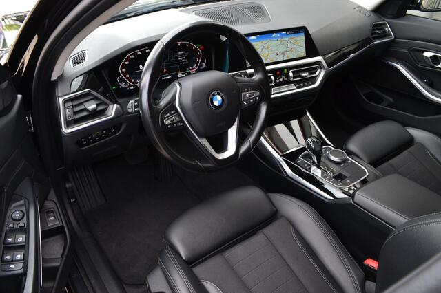 BMW 3-SERIE 318i High Executive LED/Camera/18'' inch/Leer