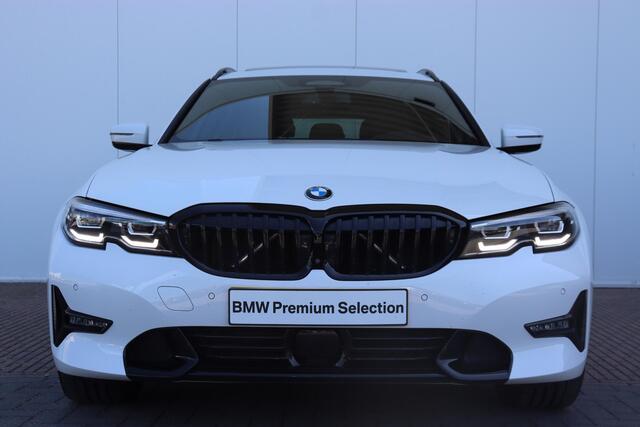BMW 3-SERIE Touring 320i Executive Edition Driving Assistent Prof. / Comfort Access / Elektr. Glazen Panodak / Stoel + Stuurwiel Verwarming /