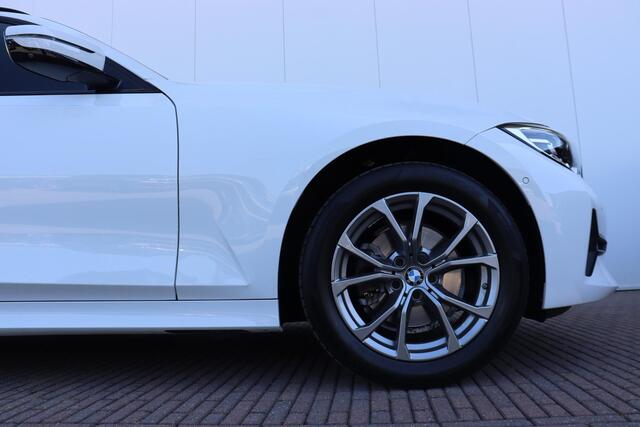 BMW 3-SERIE Touring 320i Executive Edition Driving Assistent Prof. / Comfort Access / Elektr. Glazen Panodak / Stoel + Stuurwiel Verwarming /