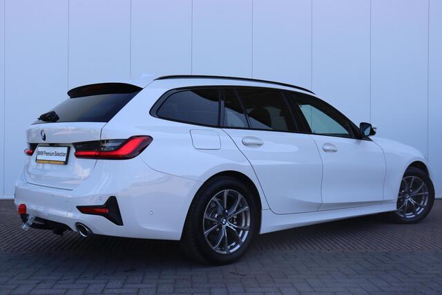BMW 3-SERIE Touring 320i Executive Edition Driving Assistent Prof. / Comfort Access / Elektr. Glazen Panodak / Stoel + Stuurwiel Verwarming /
