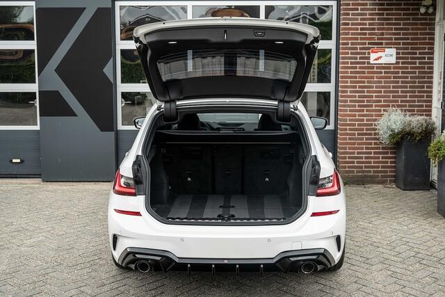 BMW 3-SERIE 330 330i M Sport | M-Performance | Adapt. Cruise | Eibach | Live Cockpit | CarPlay | Ambience verlichting | Navi. Prof. |