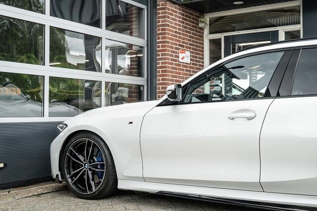 BMW 3-SERIE 330 330i M Sport | M-Performance | Adapt. Cruise | Eibach | Live Cockpit | CarPlay | Ambience verlichting | Navi. Prof. |