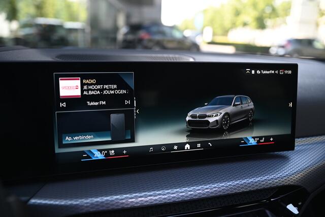 BMW 3-SERIE Touring 330e High Executive M Sport Automaat / Panoramadak / Trekhaak / Sportstoelen / Adaptieve LED / Active Cruise Control / Parking Assistant Plus / Comfort Access