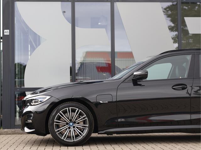 BMW 3-SERIE Touring 330e Business Edition Plus M Sport | ACC | DAB | Haak | Sfeerverlichting | BTW |