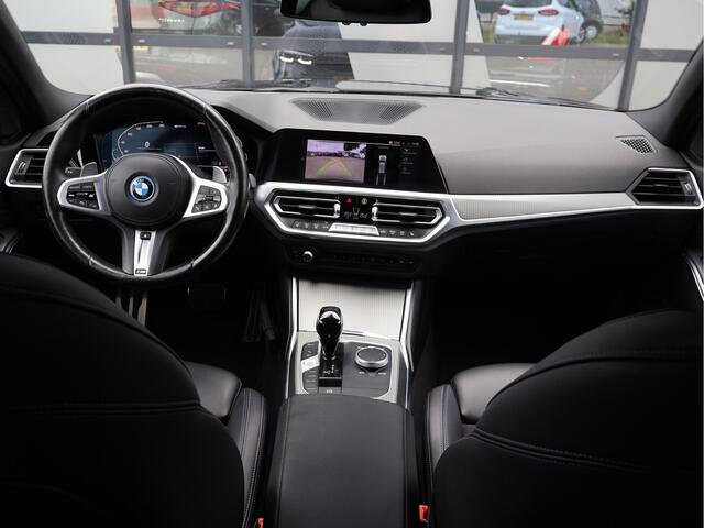 BMW 3-SERIE Touring 330e Business Edition Plus M Sport | ACC | DAB | Haak | Sfeerverlichting | BTW |