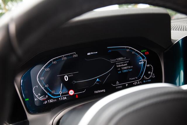 BMW 3-SERIE Touring 330e High Executive , Trekhaak, Carplay,