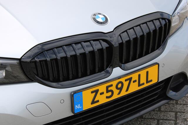 BMW 3-SERIE Touring 330e High Executive LEDER CARPLAY LIVE COCKPIT 18'' CAMERA TREHAAK