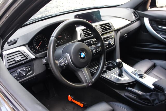 BMW 3-SERIE Touring 318i M Sport | Trekhaak | Leder