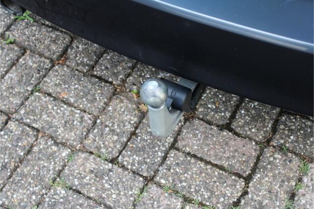 BMW 3-SERIE Touring 318i M Sport | Trekhaak | Leder