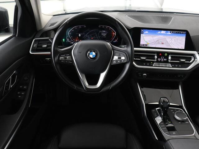 BMW 3-SERIE 318i Executive Edition | Sport Line | Trekhaak | Sportstoelen | Carplay | Half leder | Live Cockpit | Navigatie | Climate control | Parkeerhulp