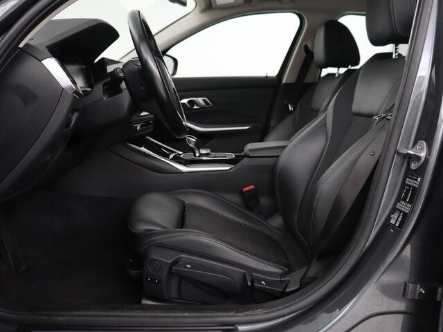 BMW 3-SERIE 318i Executive Edition | Sport Line | Trekhaak | Sportstoelen | Carplay | Half leder | Live Cockpit | Navigatie | Climate control | Parkeerhulp