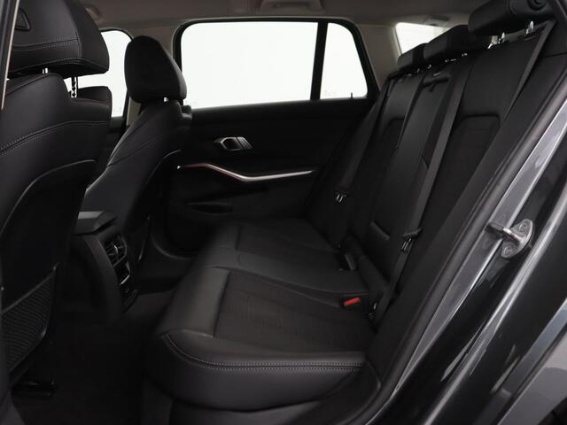 BMW 3-SERIE 318i Executive Edition | Sport Line | Trekhaak | Sportstoelen | Carplay | Half leder | Live Cockpit | Navigatie | Climate control | Parkeerhulp
