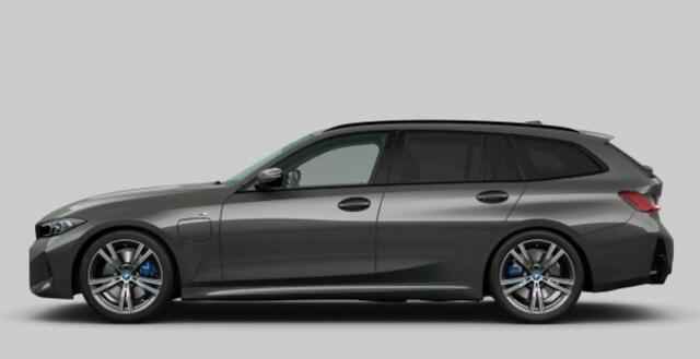 BMW 3-SERIE Touring 330e M Sport - Panoramadak - Elektrisch verstelbare/verwarmde voorstoelen - Parking/Driving Assistant - Comfort Access - HiFi System Harman Kardon - Geluiddempende/getinte Ruiten -