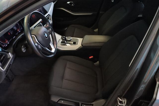 BMW 3-SERIE 320i Business Edition Automaat | NAVI | CLIMA | PDC V+A | CRUISE | VIRTUAL COCKPIT |