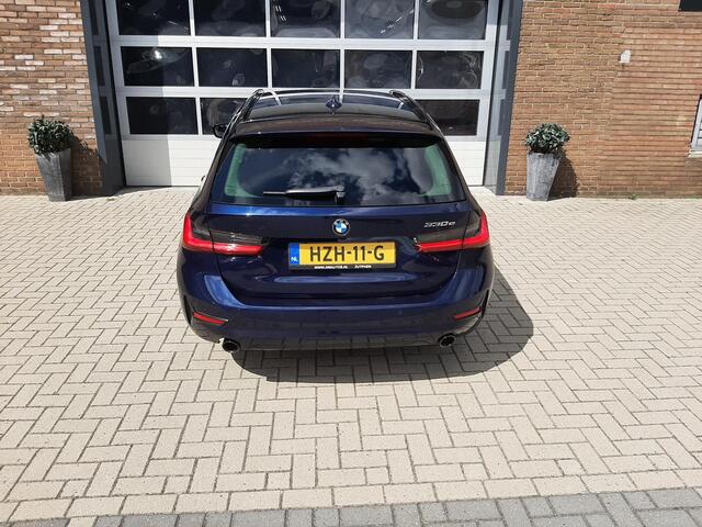 BMW 3-SERIE Touring 330e High Executive/ Individual