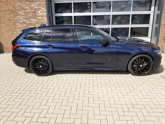 BMW 3-SERIE Touring 330e High Executive/ Individual