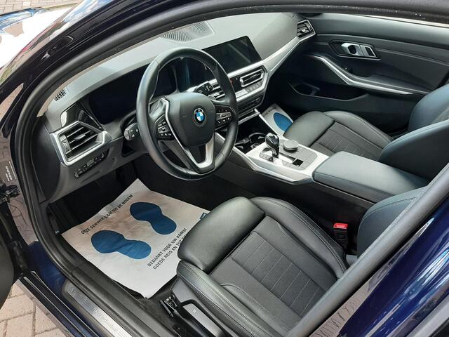 BMW 3-SERIE Touring 330e High Executive/ Individual