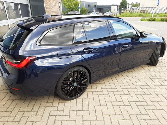BMW 3-SERIE Touring 330e High Executive/ Individual